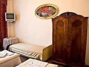 Florian Old Town Отель
